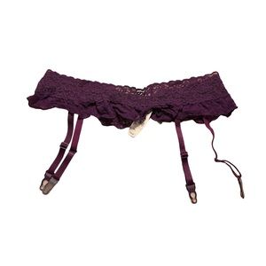 NWT Victoria Secret Garter Purple Belt Size M/L